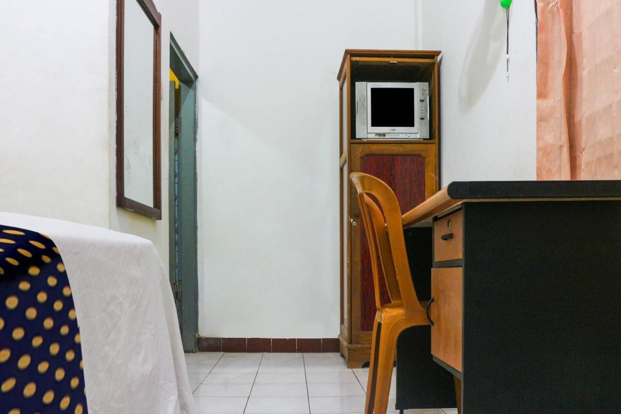 Spot On 91212 Hotel Kelimutu Kupang  Exterior photo